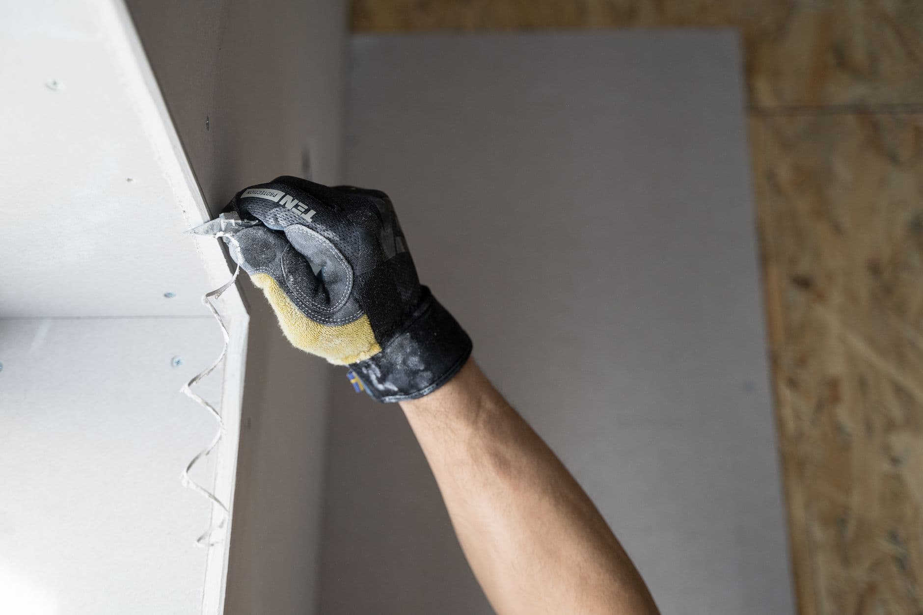 Cover image for Patching Plaster Walls vs. Drywall: Which Method Lasts Longer?